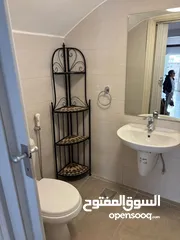  15 دوبلكس أرضي مميز بمساحة واسعة وحديقة خاصة في موقع استراتيجي بالقرب من شارع الجامعة الأردنية