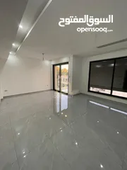  6 في موقع مميز في أم أذينة تملك شقة طابق أخير مع روف 215م بتشطيبات راقية / ref 9509