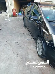  4 تويوتا بريوس بلس بطارية ليثيوم سبع ركاب ثلاث جيد قصعة