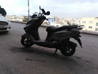 10 سكوتر سوزوكي بيرجمن