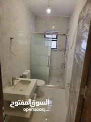  5 شقة سكنيه مميزه اطلاله رائعه