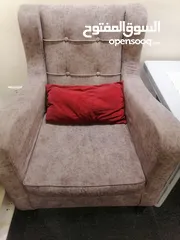  3 كنب  ثلاثية و ثنائية و مفرد عدد 2 خشب ممتاز بحاجه لتنجيت بسيط كنب