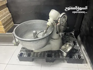  2 معدات مطعم كاملة بحالة ممتازة وبسعر مناسب
