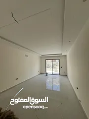  9 شقة ثالث مع روف باطلاله رائعة في اجمل مناطق ضاحية الرشيد