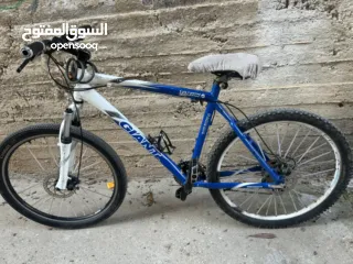  1 بسكليت غيارات للبيع بسعر خيالي الله يوفق صاحب النصيب  عجلين خلفي واحد 9 سرعات واحد 8  بركات خلفي