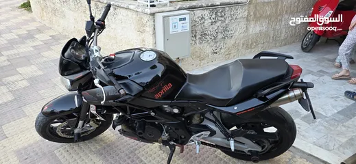  7 دراجة ابريليا 750 cc بحالة ممتازة 2016 ماشية 24000 فقط مالك ثاني صيانة دورية في الشركة 3200 دينار
