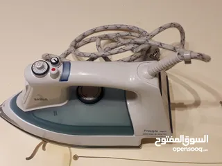  2 مكواة ملابس ماركة براون استعمال خفيف للبيع