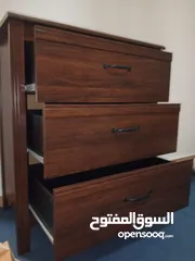  4 سرير إيكيا قياس 200/160 مرتبه ايكيا طبقة لبادة ايكيا وحده ادراج ارتفاع 80سم عرض 81 سم طاولة شاشة ايك