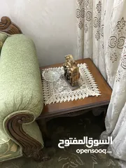  8 طقم كنب ضيوف مقاعد عدد 9 بحاله ممتازه مع طقم طاولات
