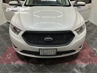  1 2015 Ford Tauras White