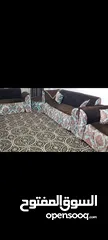  1 طقمين كنب  مع طاولة كبيرة للبيع