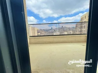  16 حديقة على مستوى الشارع  ومدخل خاص