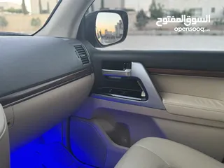  16 Toyota Land Cruiser 2016 Gx-r 5700CC V8 بحالة الوكالة الفحص: 7 جيد بدون ملاحظات