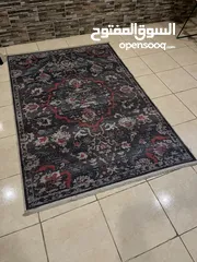  7 سجاده منقوشه خفيفة الوزن مبطنه بجلد محبب مانع للتزحلق مستعمله بحاله جيده