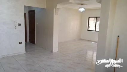  6 شقة  طابقية مميزة طابق اول للبيع في الذراع الغربي من المالك مباشرة