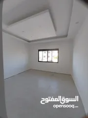  10 الجندويل 125م وتراس امامي وحديقة جانبيه وتراس خلفي وكراج خاص