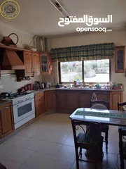  4 شقة مميزة للبيع في الشميساني طابق اول 195م تشطيب سوبر ديلوكس بسعر مميز