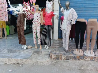  3 مالكنات مع هوكات مع رفوف العرض مع بتارين