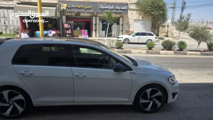  5 جولف MK7 بحالة ممتازة ماتور1400. اوتوماتيك 7غيار