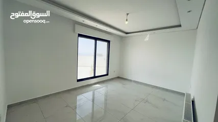  11 شقة ارضية ذات اطلالة رائعة بمساحة اجمالية 300 متر مربع