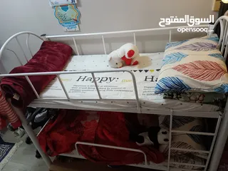  4 سرير اطفال حديد 2 دور مع 2 مرتبة بحالة جيدة جدا