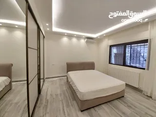  7 شقة غير مفروشة للإيجار 200م2 ( Property 19443 )-174977282