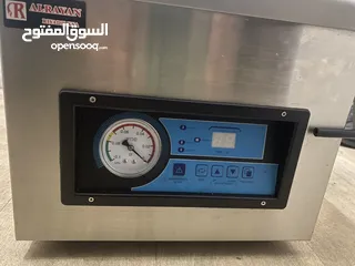  2 مكنة تغليف حراري فاكيوم لتغليف اللحوم والدجاج والإحضار شبه جديدة استخدام قليل جداً