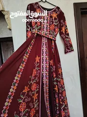  4 فساتين وثوب للبيع بسعر رمزي