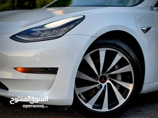 15 سياره تيسلا موديل 3 ستاندر بلص السياره بصلاه ع النبي مو ناقصها شي وما رح قصر مع الشرا وقابل للتفاوض