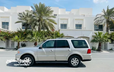  13 *LINCOLN NAVIGATOR*  Model -  2005.                                Km - 237k km Engine -  8 cylinder