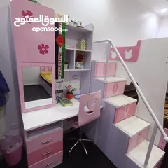 2 غرفة نوم بنات بحالة جيدة تختين مفردات وخزانة ومكتب مع جوارير ورفوف ومراية وكرسي دوار