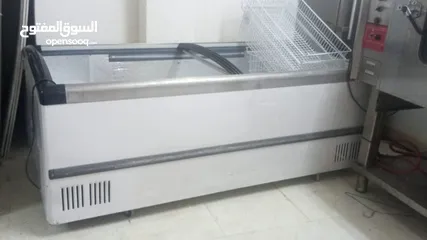  1 فريزر بطح انفيرتر وفريزر طولي بحالة ممتازة للبيع