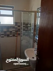  5 شقه للبيع كاش