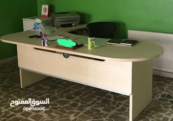  1 مكتب مع كرسي للبيع