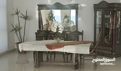  1 غرفة سفرة موديل كلاسيكي راقي مكونة من 3 قطع للبيع