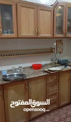  1 مطبخ المنيوم وخشب زان لون مميز خزائن زجاج ابواب للبيع