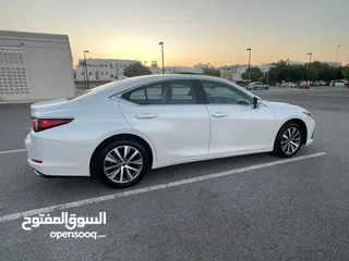  11 لكزس ES 350 حادث بسيط ولون داخلي مميز