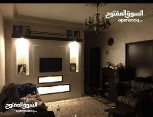  5 شقة للبيع في أم زويتيه