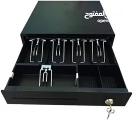  5 أجهزة كاشير / رفوف خشب/ رفوف زجاج/سلات عرض/ سلات زبائن