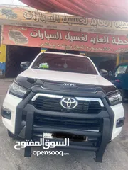  7 هايلوكس ادفنشر24  بحالة الزيرو لون ابيض داخليه اسود عليه اكسسوارات وتنجيدات داخليه مع صدام كامل اصلي