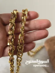  16 حقيبة يد أنيقة لون مميز  - تصميم يدوي بخيوط فاخرة وسلسلة ذهبية لإطلالة ناعمة وعصرية.