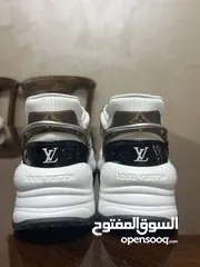  4 حذاء لويس فيتون جديد Louis Vuitton all-new shoes