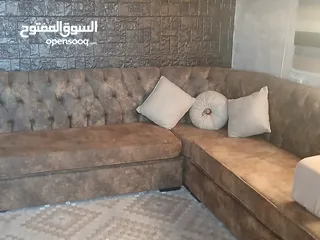  2 كورنر غرفة الجلوس يوجد مخزن