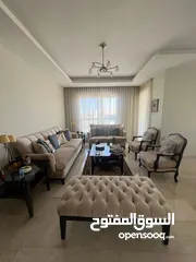  8 طقم كنب صالون بحالة ممتازة مع طاولات وسط و جانبيتين للبيع