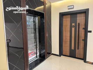 8 شقق مساحة ( 180م و 190م طابق اول و ارضي و روف ) في البنيات -طريق المطار خلف مدارس القادة