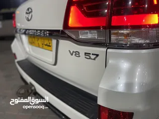  6 تويوتا لاندكروزر VXR