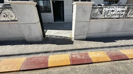  12 شقة جديدة للبيع تسوية شبه ارضية ساحة ومطبخ راكب دوار صحارى