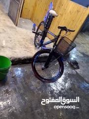  2 بيع بسكليت بحاله جيده جدااا اللون اسود وازرق واضح بالصوره غيارات شغاله وبرك شغال 100%