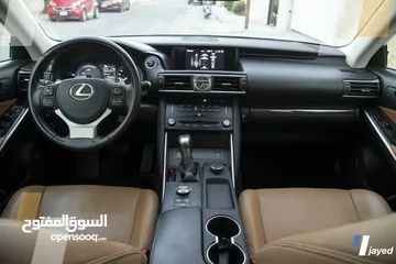  14 Lexus IS300H 2018 - للبيع