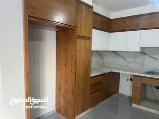  2 شقه للبيع في عين منجد  طابق ارضي مع حديقه